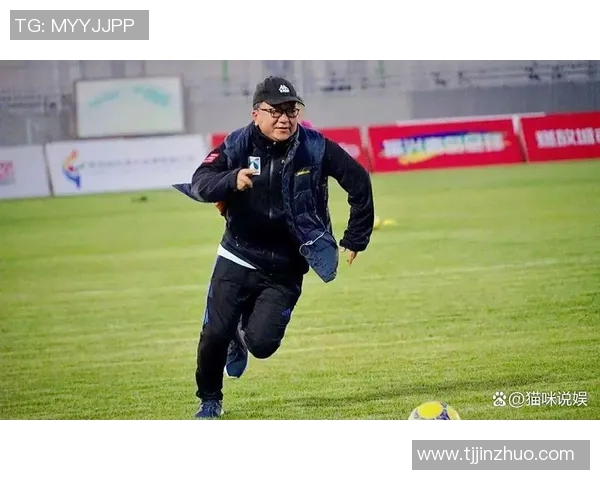 足球明星与前辈的珍贵对话视频揭示成长之路与职业生涯的启示 足球明星与前辈的珍贵对话视频揭示成长之路与职业生涯的启示